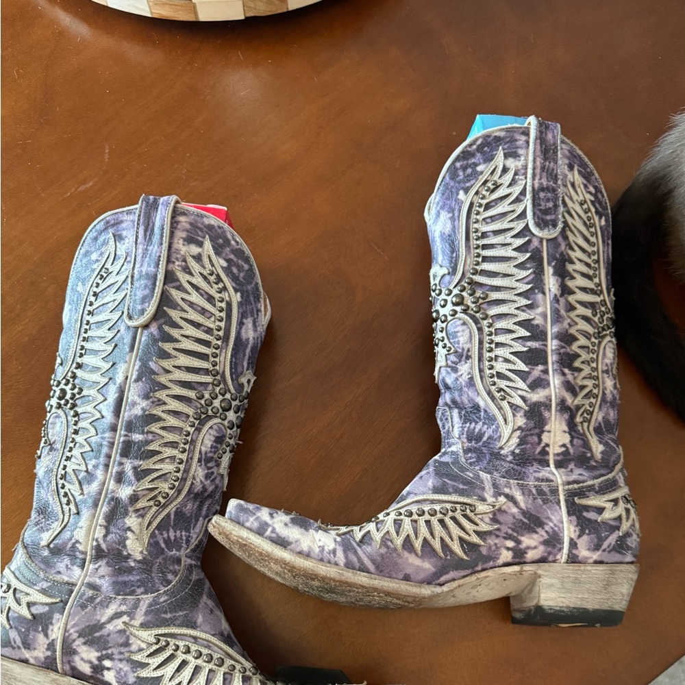 Size 8 - Picture 3 of 6